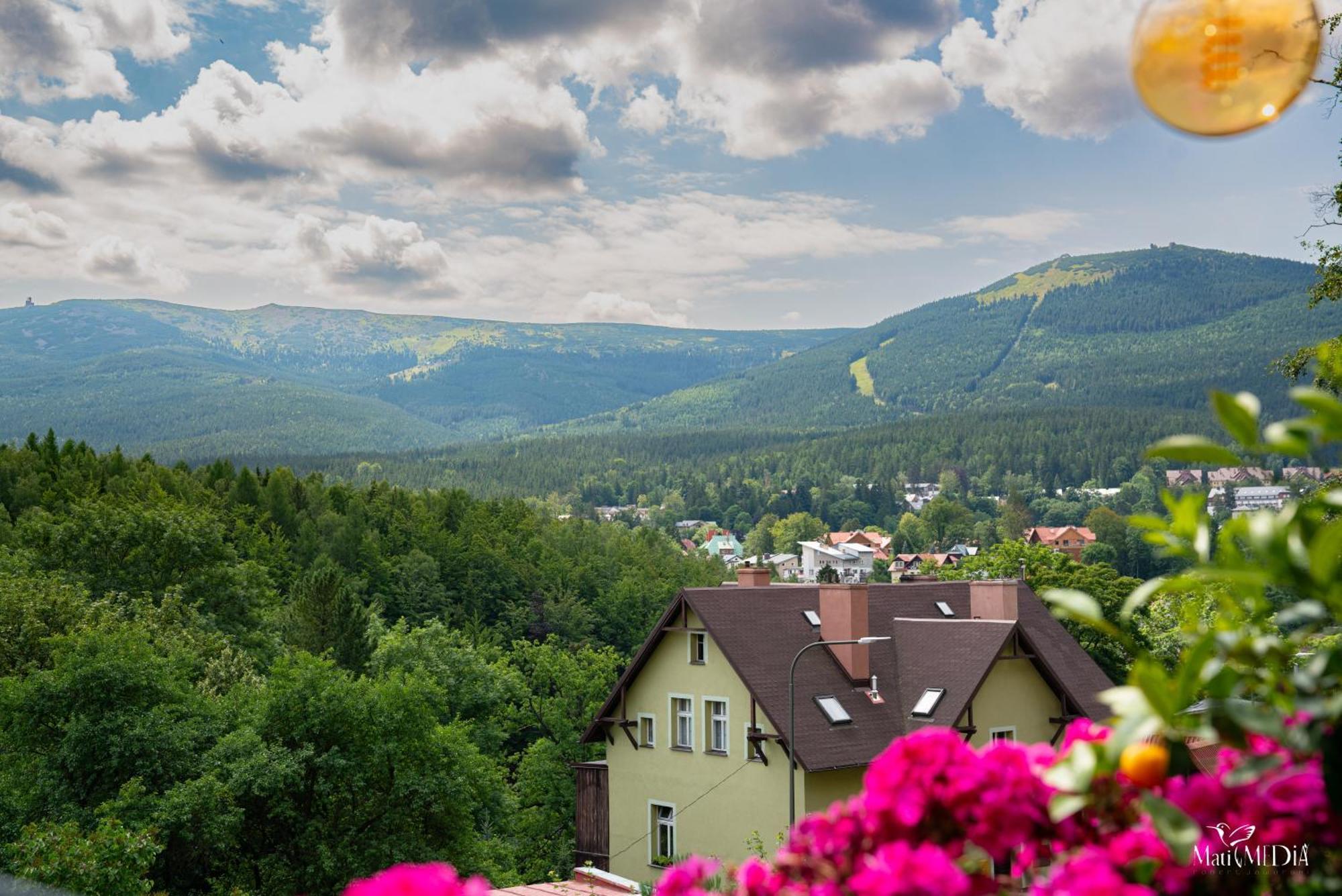 Apartament Panorama Gor - Centrum Miasta Z Widokiem Na Szrenice ชกลาร์สกา ปอเรมบา ภายนอก รูปภาพ