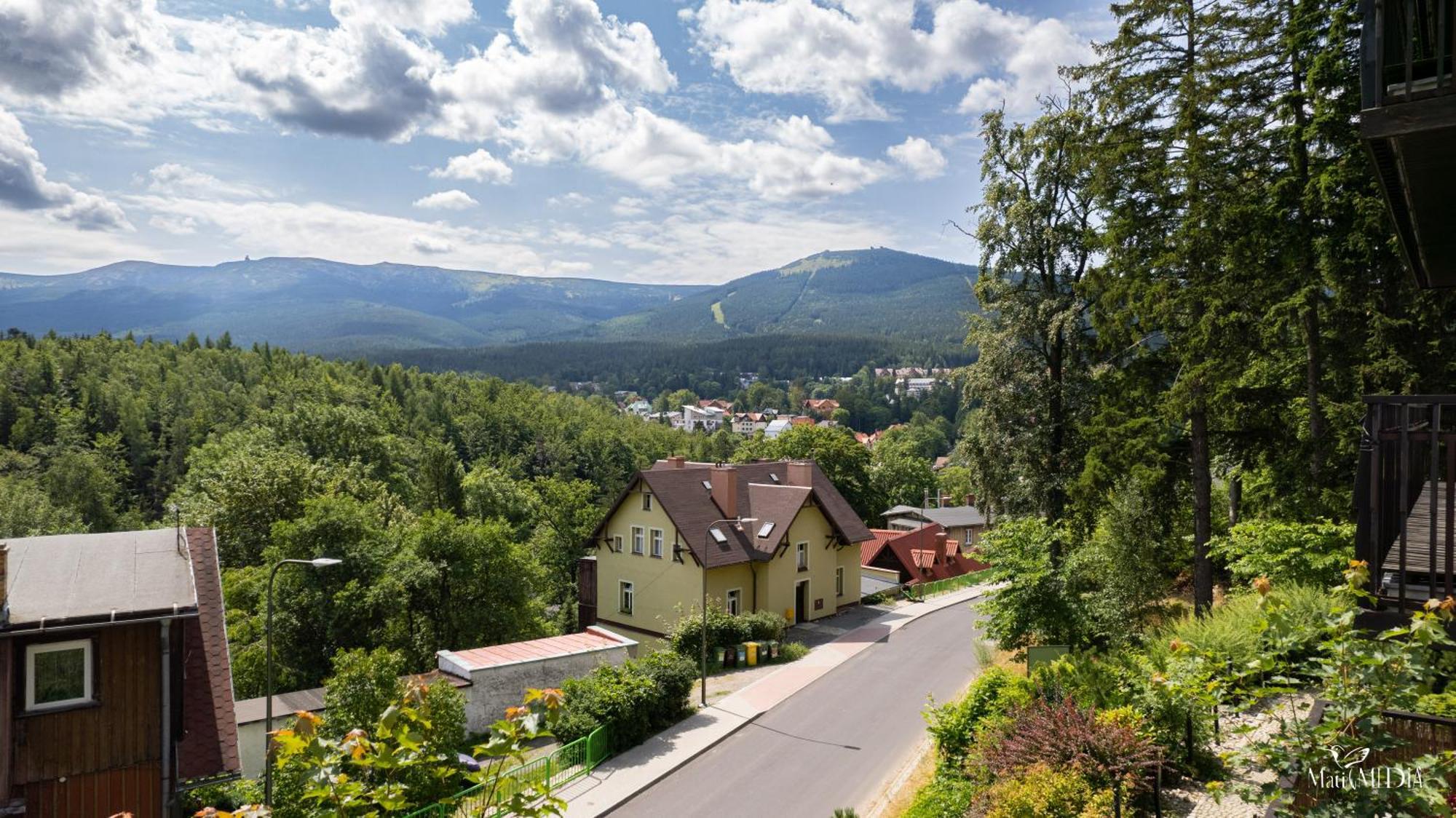 Apartament Panorama Gor - Centrum Miasta Z Widokiem Na Szrenice ชกลาร์สกา ปอเรมบา ภายนอก รูปภาพ